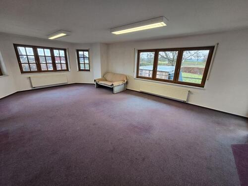 Foto - Schöne Bürofläche mit Balkon und Stellplätzen