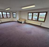 Schöne Bürofläche mit Balkon und Stellplätzen - Iggingen