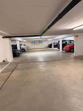 Foto - Tiefgaragenstellplatz zu vermieten .