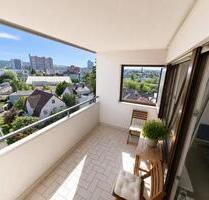 2,5 Zimmerwohnung mit Ausblick über Leonberg + Einbauküche + TG