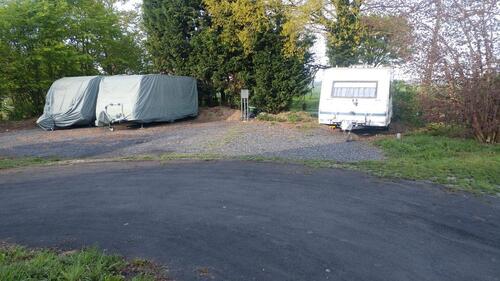 Foto - Abstellplatz Wohnwagen, Wohnwagenstellplatz, Wohnmobil,Anhänger