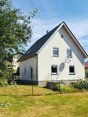 Foto - Zweifamilienhaus mit Garten, 2 Garagen und Vollkeller