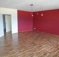 Helle traumhafte große moderne 4 Z.-Whg. m. Super-Aussicht, Badewanne, Balkon, Dusche u. Garagen! - Hessisch Oldendorf
