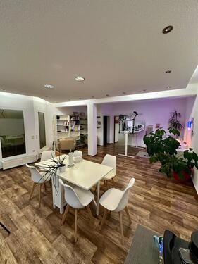 Foto - Vermiete sehr schöne BüroPraxisräume m Einbauküche u Stellplatz