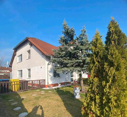 Foto - Modernes Haus mit einem schönen Grundstück