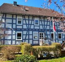 Zwei-Immobilien-Ensemble, großem Garten und historischem Charme - Gemünden (Felda)