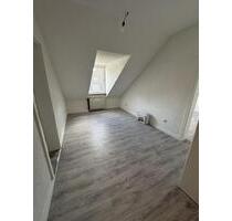 ** Frisch kernsanierte 5-Zimmer-Wohnung im Altbau Dachgeschoss ** - Gelsenkirchen Erle