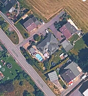 Foto - Schöner verklinkerter Bungalow mit Pool