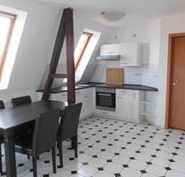 Helle 2-Zimmer-Dachgeschosswohnung mit Balkon und Stellplatz - Zwickau Zwickau-West