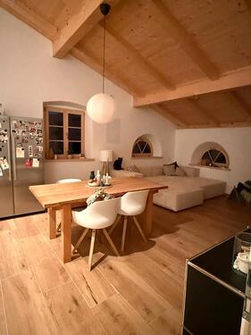 Foto - DG Wohnung 3 Zimmer - 1.300,00 EUR Kaltmiete,