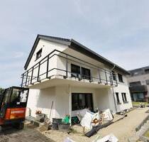 == Modernisierte 3-Zimmer-Wohnung mit Balkon - Erstbezug im OG in Detmold-Pivitsheide ==