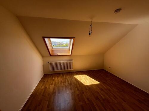 Foto - Helle 3-Zimmer-DG-Wohnung in ruhiger Top-Lage von Höchberg