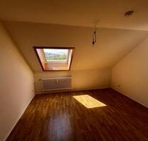 Helle 3-Zimmer-DG-Wohnung in ruhiger Top-Lage von Höchberg