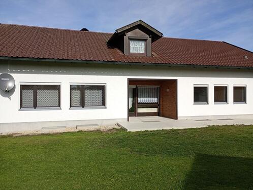 Foto - Erdgeschoßwohnung 135 m² mit Garage in Straßkirchen zu vermieten