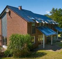 Doppelhaus + große Halle + 8.945 m² Grundstück – ideal f. Familie - Neuberend