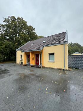 Foto - Helle Doppelhaushälfte mit Garten & Garage