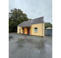 Helle Doppelhaushälfte mit Garten & Garage - Emlichheim