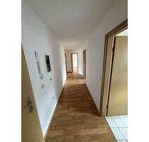 stadtnahe, gut isolierte Dachwohnung mit Einbauküche - Plauen