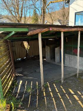 Foto - Unterstellplatz mit Strom und abschließbarem Raum zu vermieten.