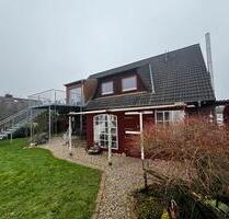 Helle DG Wohnung mit Balkon, ausgebautem Dachboden sowie parkpl - Selent