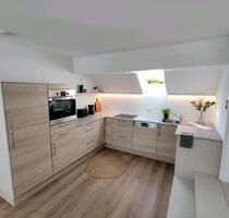 Moderne, möblierte 2-Zimmer-DG-Wohnung mit Klimaanlage in Kürn - Wenzenbach