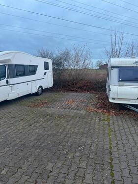 Foto - Aussenstellplatz für Wohnwagen oder Wohnmobil