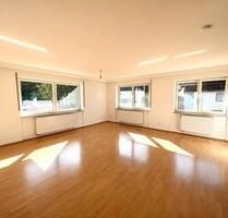 Helle, großzügige Whg, 1. OG, 2 Schlafzimmer ruhige Lage, Balkon - Horb am Neckar