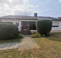 Gepflegtes Einfamilienhaus Bungalow von Privat in Obertraubling