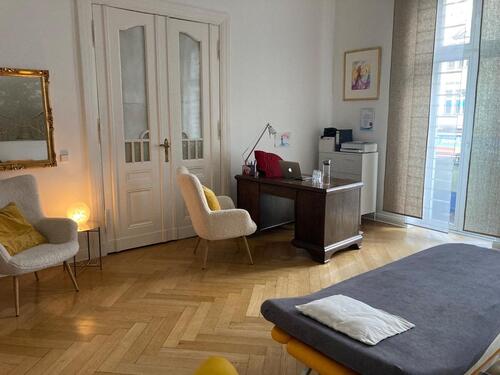 Foto - Schöner heller Praxisraum im stilvollen Altbau