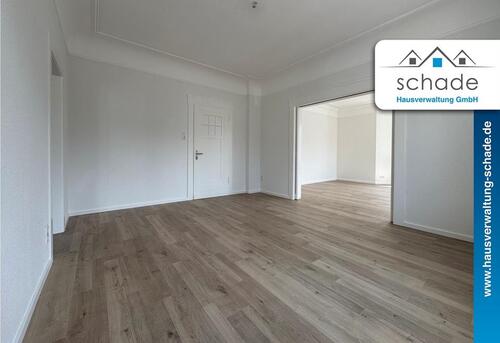 Foto - SCHADE HAUSVERWALTUNG - Frisch Renoviert! Zentrale 4-Zimmer-Wohnung in der Hochparterre!