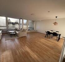 Frisch renovierte 1,5-Zi.-Wohnung, möbliert, Balkon & TG in Böblingen