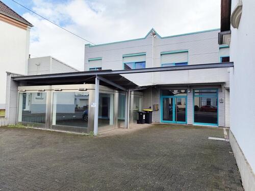 Foto - Attraktive Gewerbefläche mit Pkw-Stellplätzen in Saarlouis-Roden