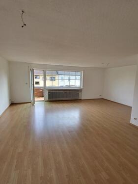 Foto - Helle 3 Zimmer Wohnung mit Balkon Ortsrandlage von Kleinostheim