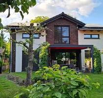 Provisionsfrei! Stilvolles Haus mit idyll. Garten in Berenbostel - Garbsen