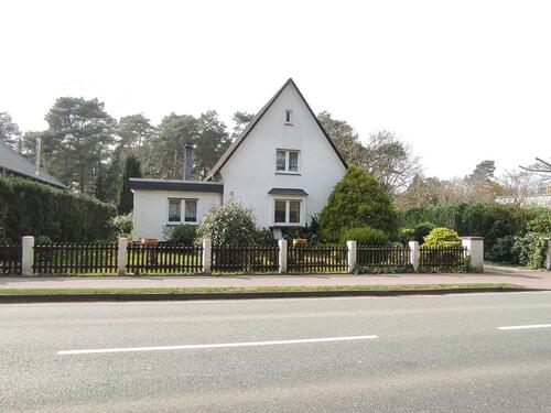 Foto - idyllisches freistehendes Einfamilienhaus
