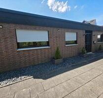 ProvisionsFREI!!! Kernsanierter Bungalow mit Garagen in Troisdorf