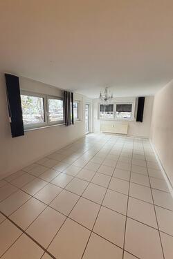 Foto - Helle 3,5-Zimmer-Souterrainwohnung mit Terrasse zu vermieten