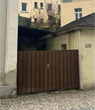 Foto - KFZ Stellplatz abschließbar teil überdacht Hof Mühlstraße