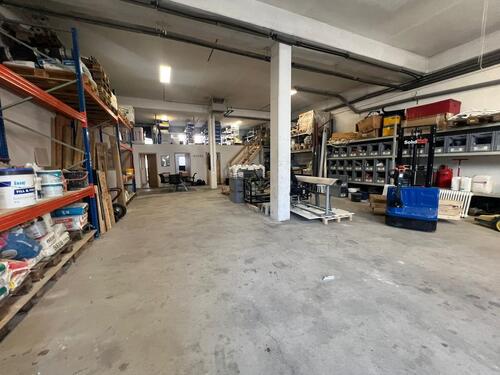 Foto - Lagerhalle Büro Lager - 2.550,00&nbsp;EUR Kaltmiete, ca.&nbsp; 186,00&nbsp;m&sup2;