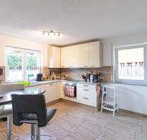 Helle 4,5 Zimmer Wohnung, EBK, Garage, Garten - Obermarchtal