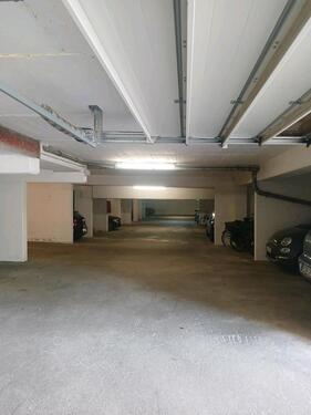 Foto - Großer Tiefgaragenstellplatz in ruhiger, trockener Tiefgarage.