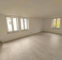 Vermiete exklusive 3-Zimmer-Wohnung mit Loggia - Isen