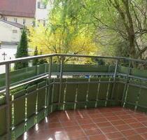 Moderne 1,5-Zi.-Wohnung Südbalkon 1.OG, TG Zentrum von Bad Urach