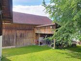 Foto - Hofstelle- Mehrgenerationenhaus- Nebengebäuden und Baugrundstück