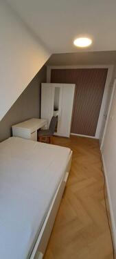 Foto - WG-Neugründung in Sendling-Westpark! Möbliertes DG-Zimmer