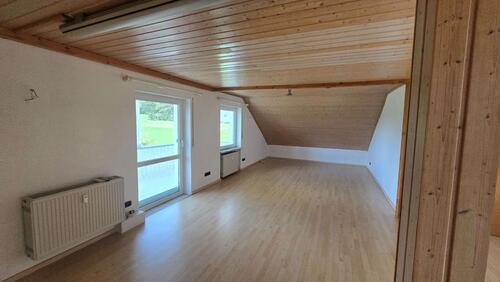 Foto - Großzügige 4-Zimmer-DG-Wohnung mit EBK WeisendorfOT Mitteldorf