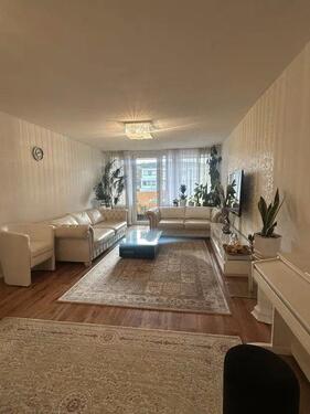 Foto - Helle 4-Zimmer-Wohnung mit Einbauküche und Tiefgarage