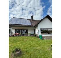 Einfamilienhaus mit Schwimmbad, Carport und Gewerbeeinheit - Gummersbach