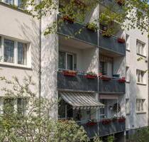 Familienwohnen-3 Raum Wohnung- Balkon- H.-Heine Straße 51 - Naumburg (Saale)