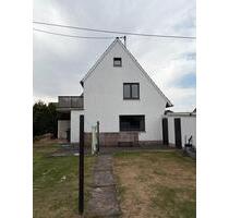 Freistehendes Einfamilienhaus in Niederkassel, 919 m² Grundstück